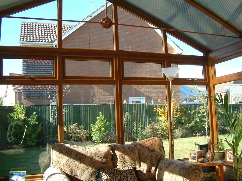 Bay Windows Lee