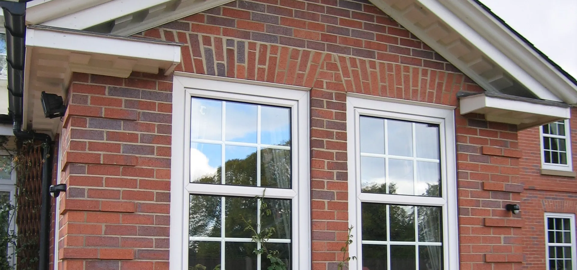 Tilt & Turn Windows Lee